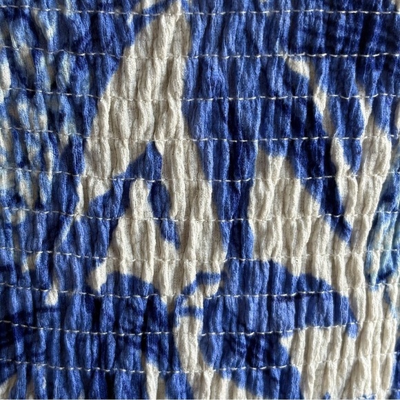 H&M Floral Print Smocked Waist Midi Dress in Blue and White - Picture 9 of 17